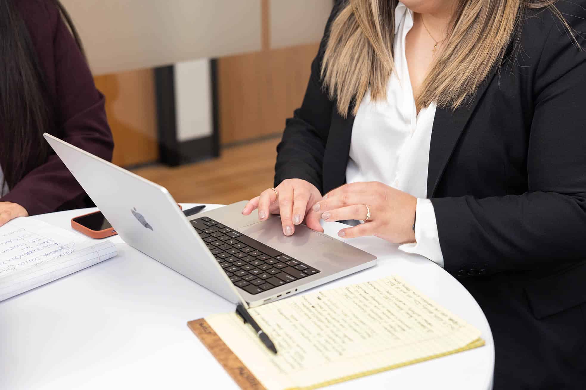 Abogados W - Laptop Inmigracion