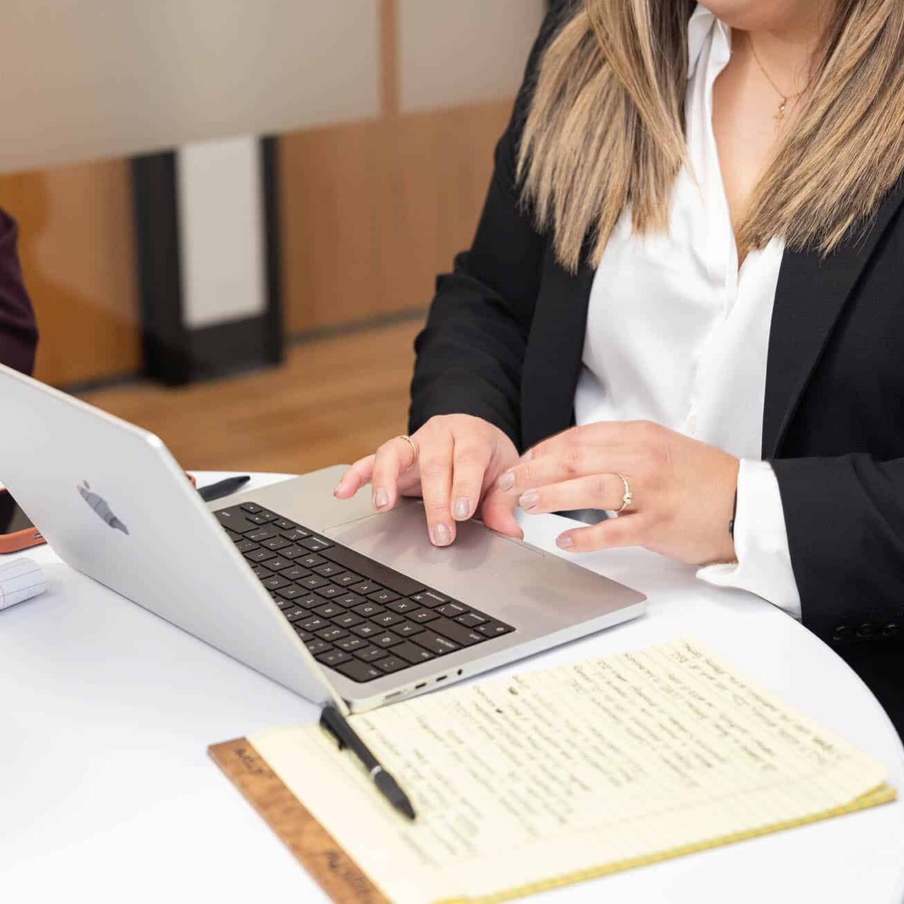 Abogados W - Laptop Inmigracion